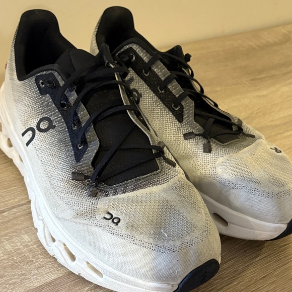 On Running Men's Black and White Athletic Shoes - Picture 7 of 7